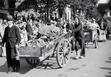 831729 Afbeelding van een groep in de optocht ter gelegenheid van Koninginnedag, op de Maliesingel te Utrecht ter ...